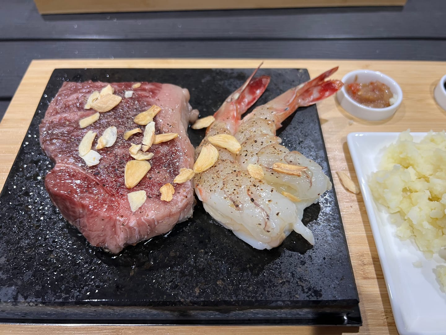 Customer photo review of SIZZLING STEAK PLATE & SAUCES SET (SS002B) – BUY 6 SETS AND GLOVES