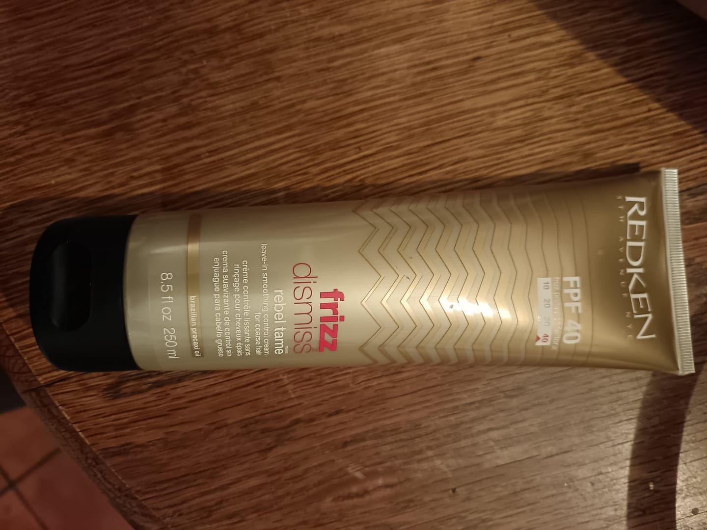 Customer photo review of Redken Frizz Dismiss Rebel Tame - Anti-Frizz Leave-In Treatment 250ml