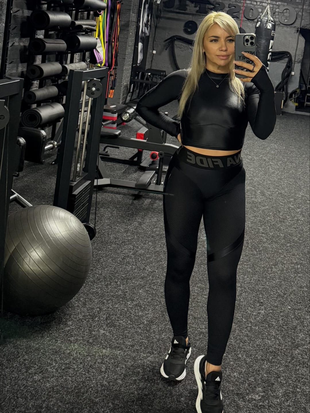 Customer photo review of Leggings Extra Sex Push-Up Black Skin