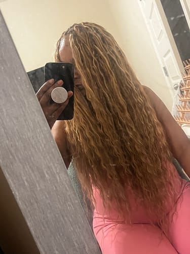 Customer's mirror selfie showing their full style with the long, wavy mix color loose deep wave hair.