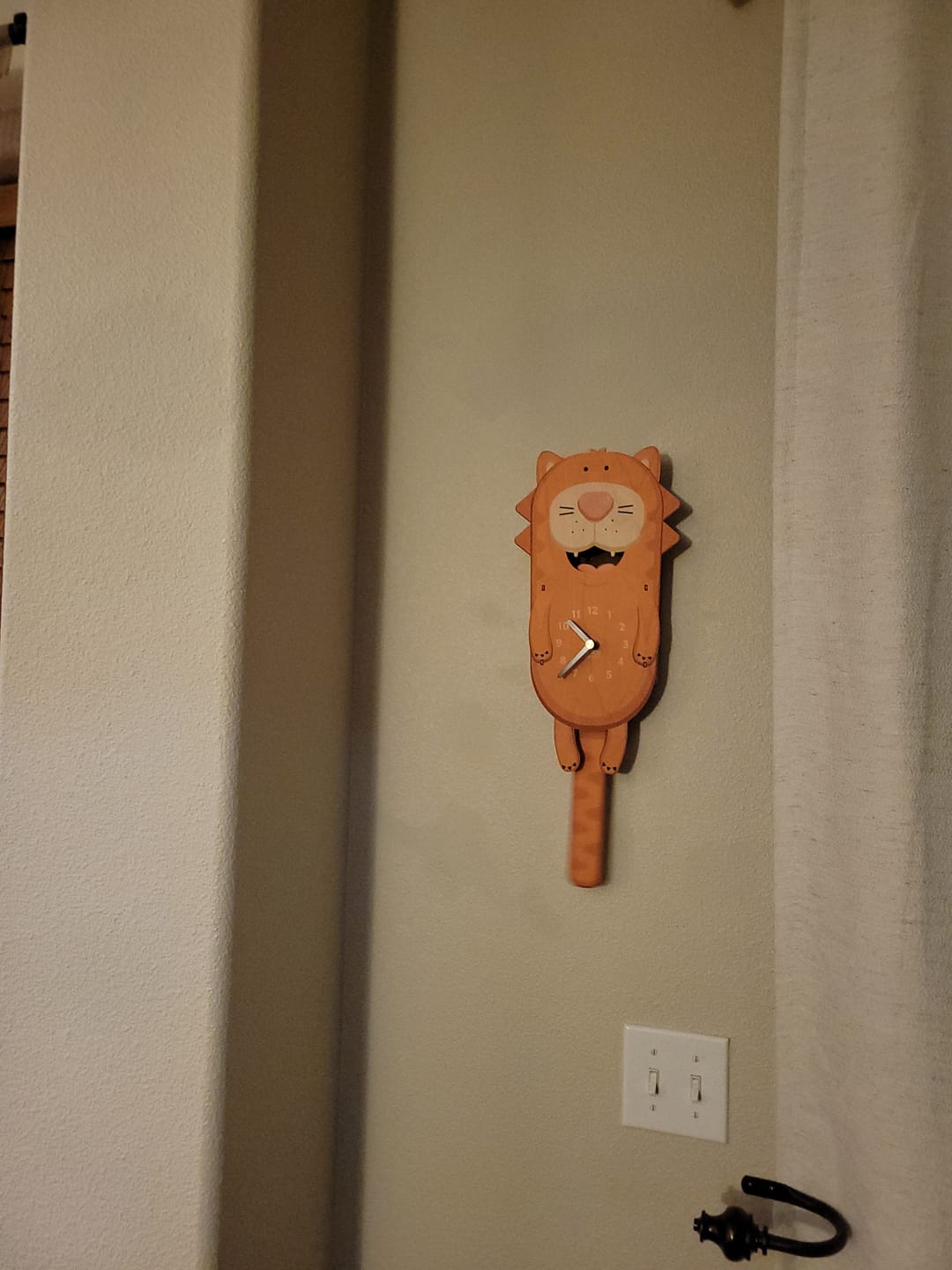 Customer photo review of Tabby the Cat Pendulum Clock
