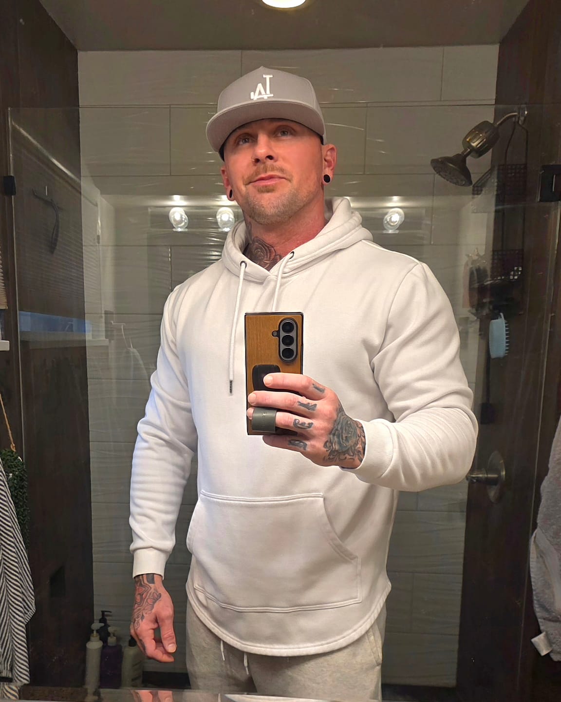 Customer photo review of 021 ESSENTIAL DROP-CUT HOODIE
