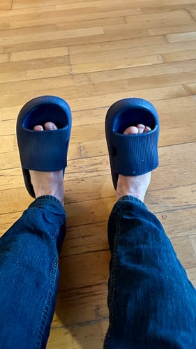 Customer photo review of HappyFlops