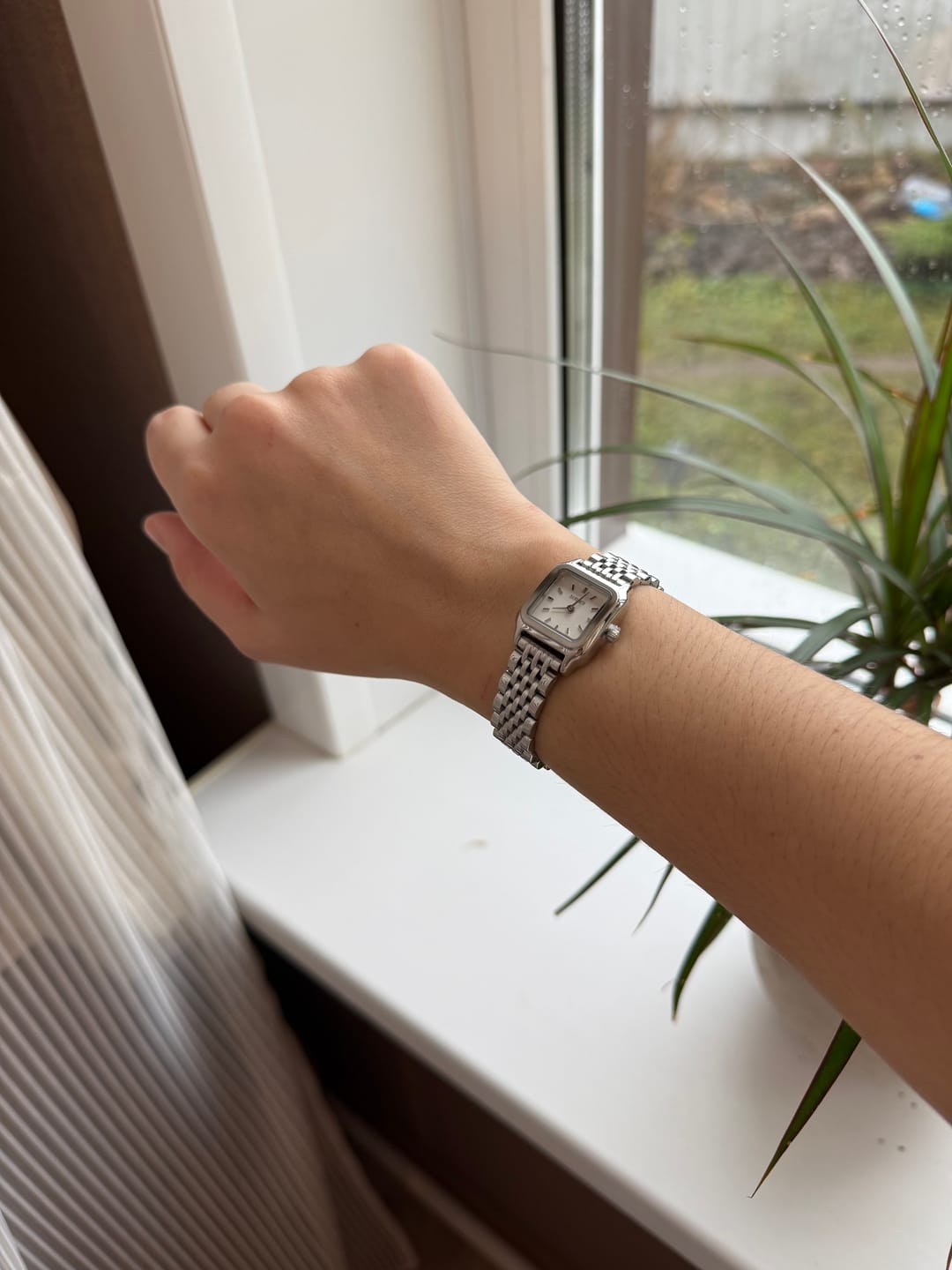 Customer photo review of Macy Petite Silver White