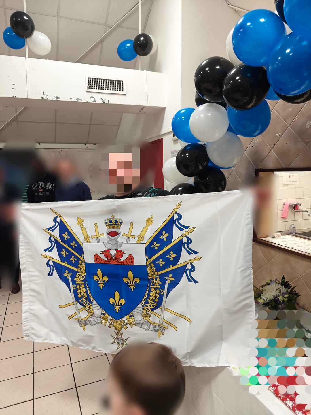 Customer photo review of Drapeau - Blason de Versailles