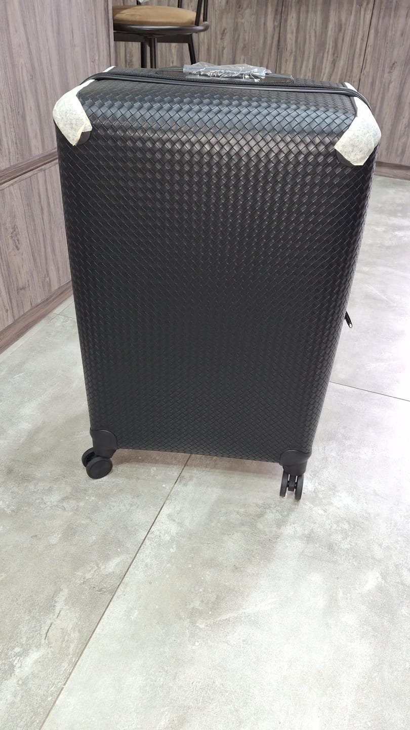 Customer photo review of Black Boutiq Embossed 3pcs Traveling Set