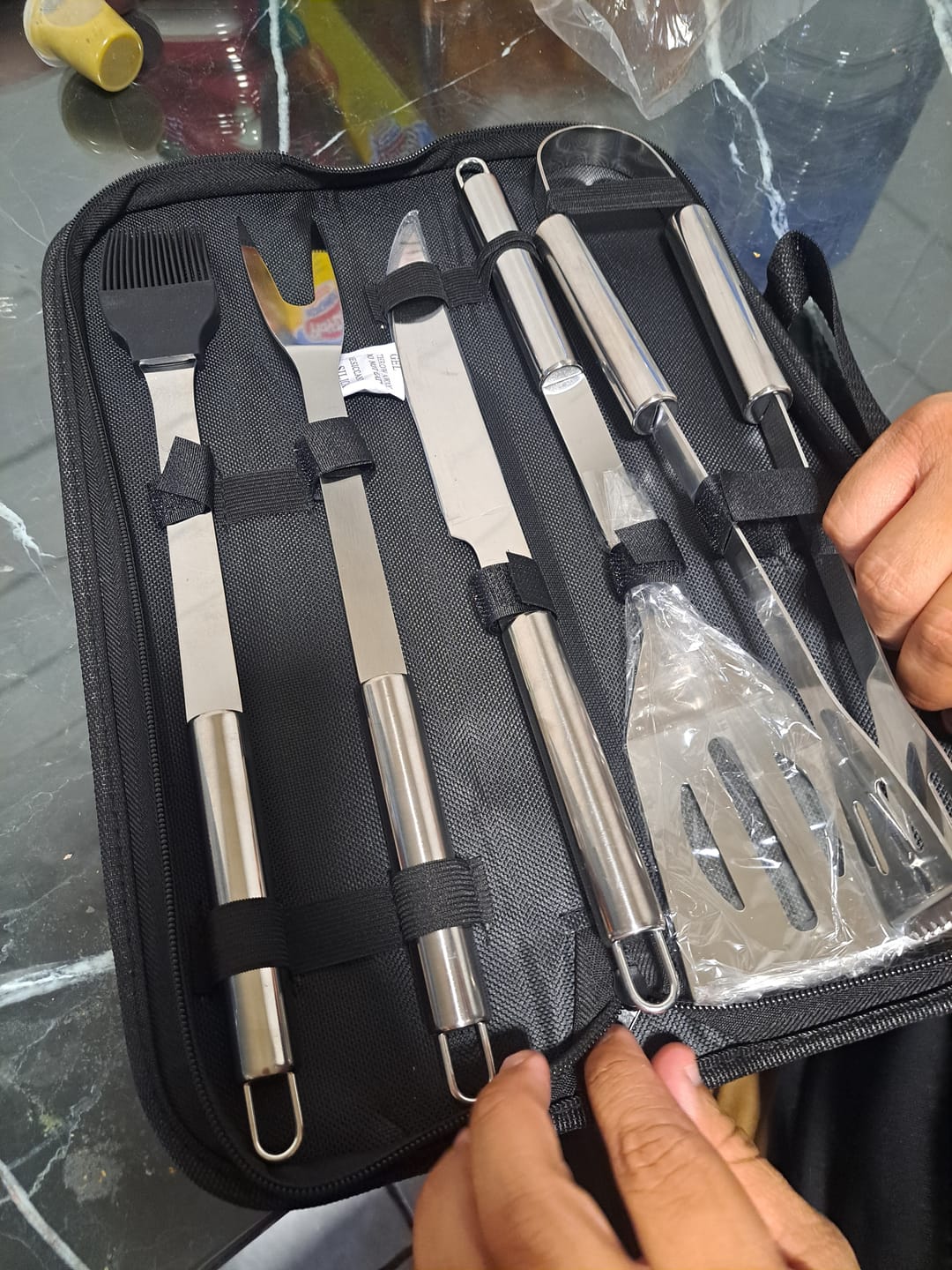 Customer photo review of Mandil  T-Bone 100% Piel + Kit Parrillero +Set Porta vasos Gratis!!