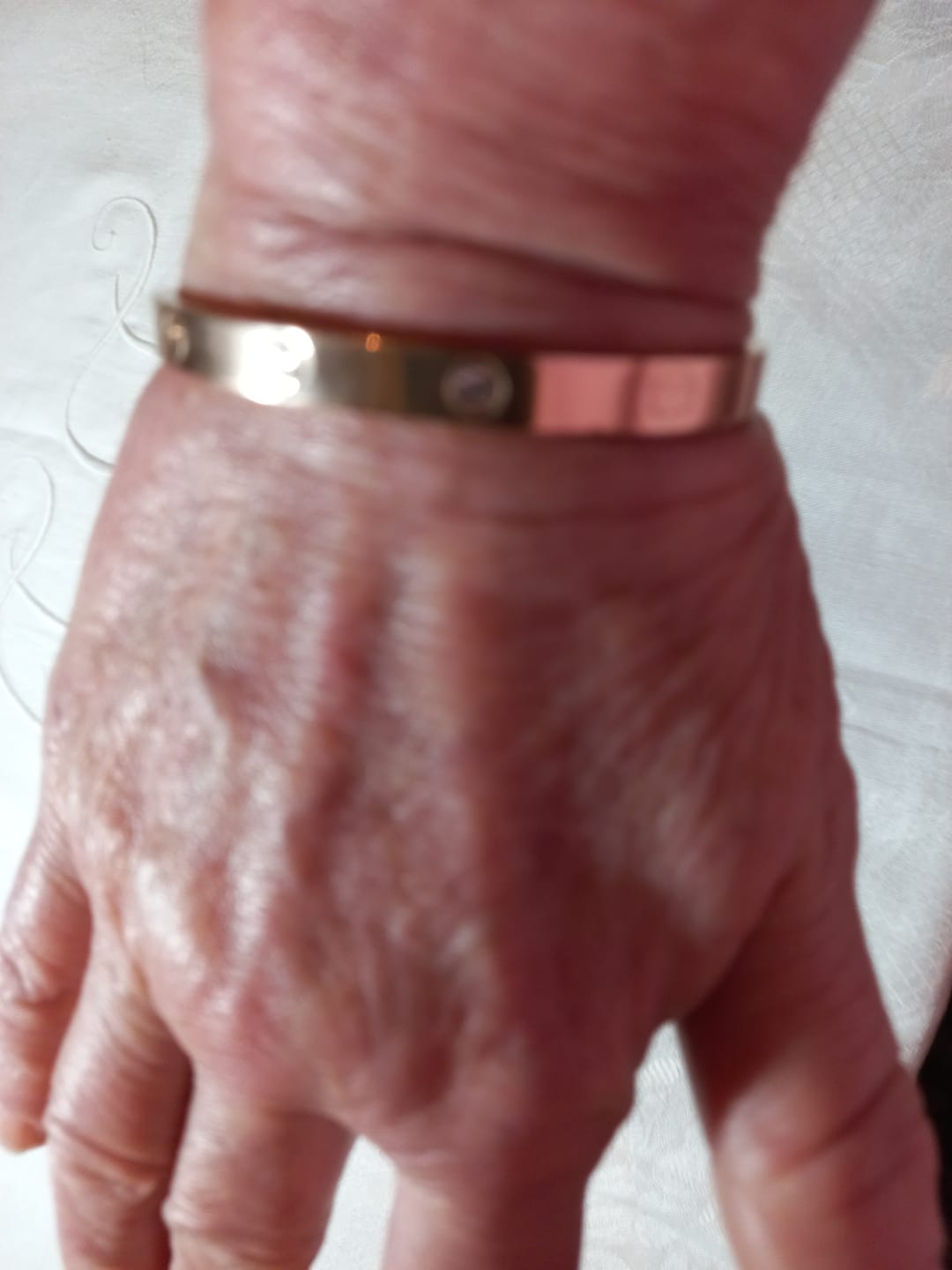Customer photo review of Bracciale Rigido con Zirconi – Oro Giallo, Oro Rosa o Oro Bianco