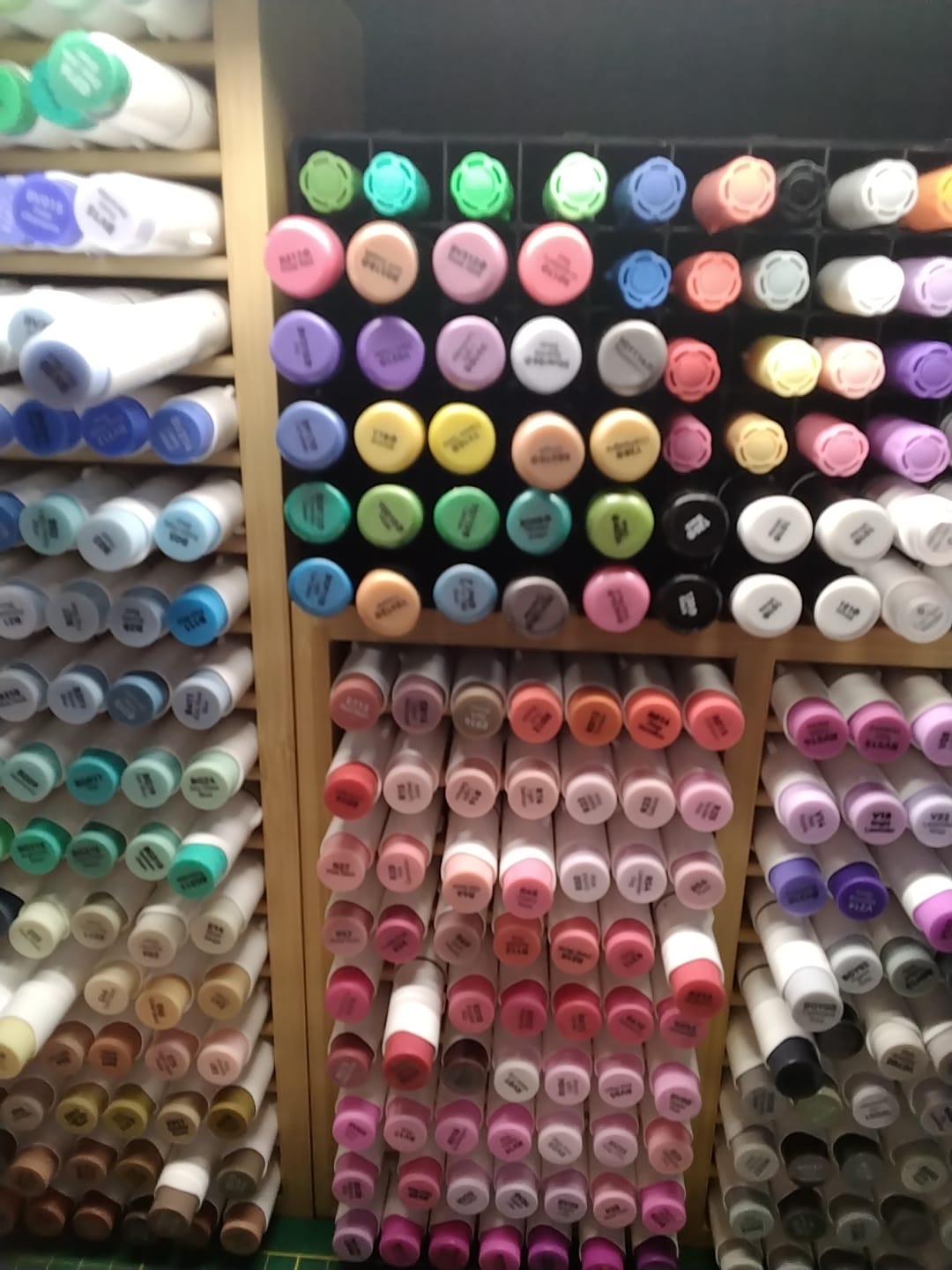 Customer photo review of Ohuhu Dual Nib Waterproof Acrylic Pen 30 / 60 / 90 Colors - Kakaako