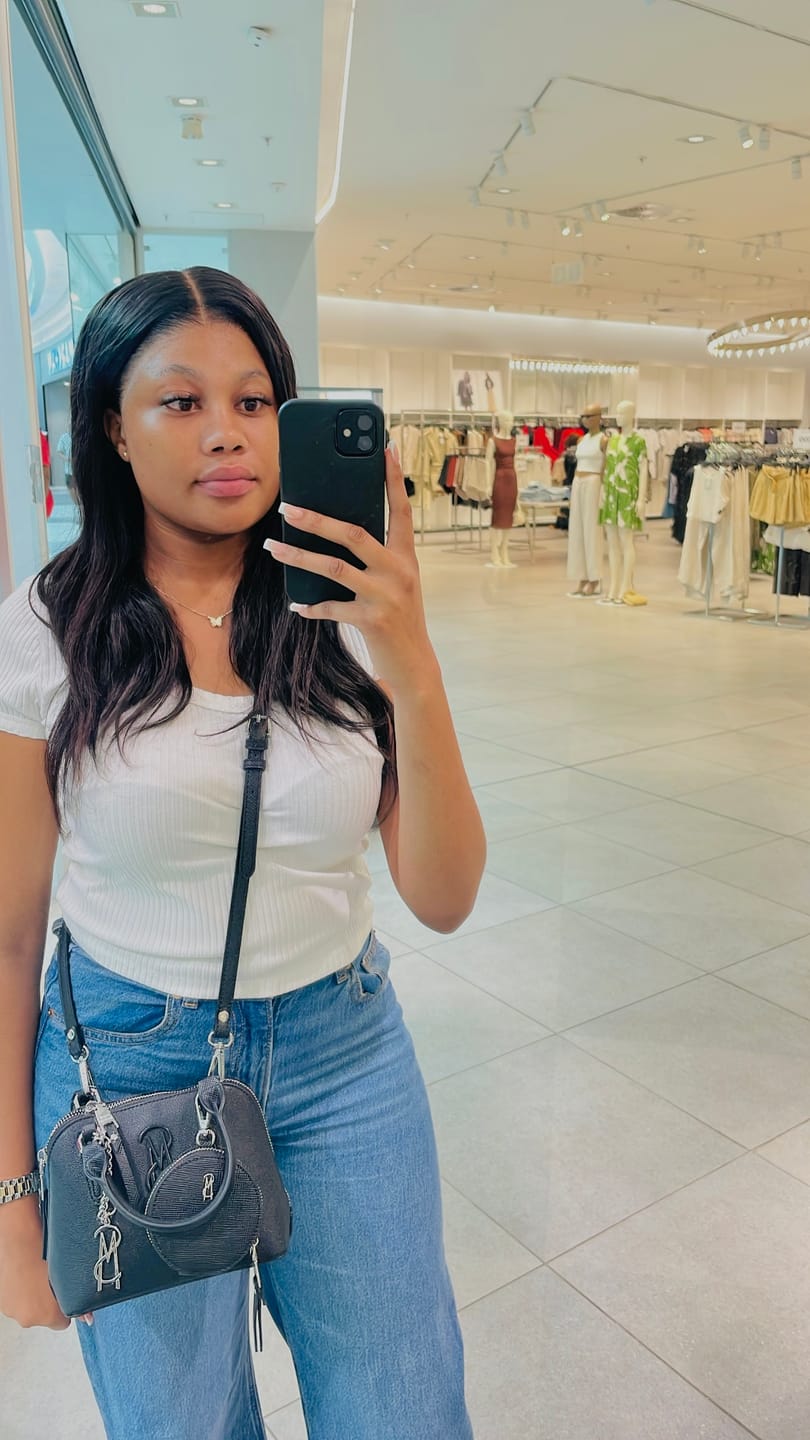 Customer photo review of HD Double Drawn Full Lace Frontal Straight Wigs