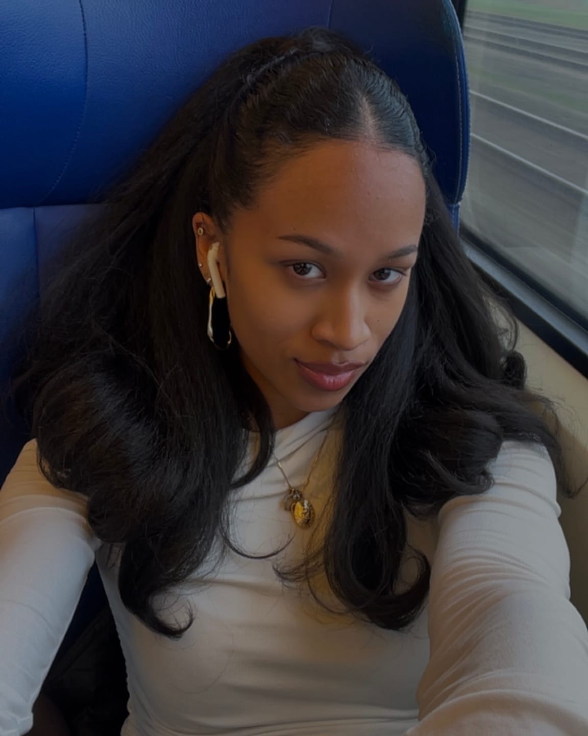 Customer photo review of LAMARA CLIP-IN  DARK BROWN