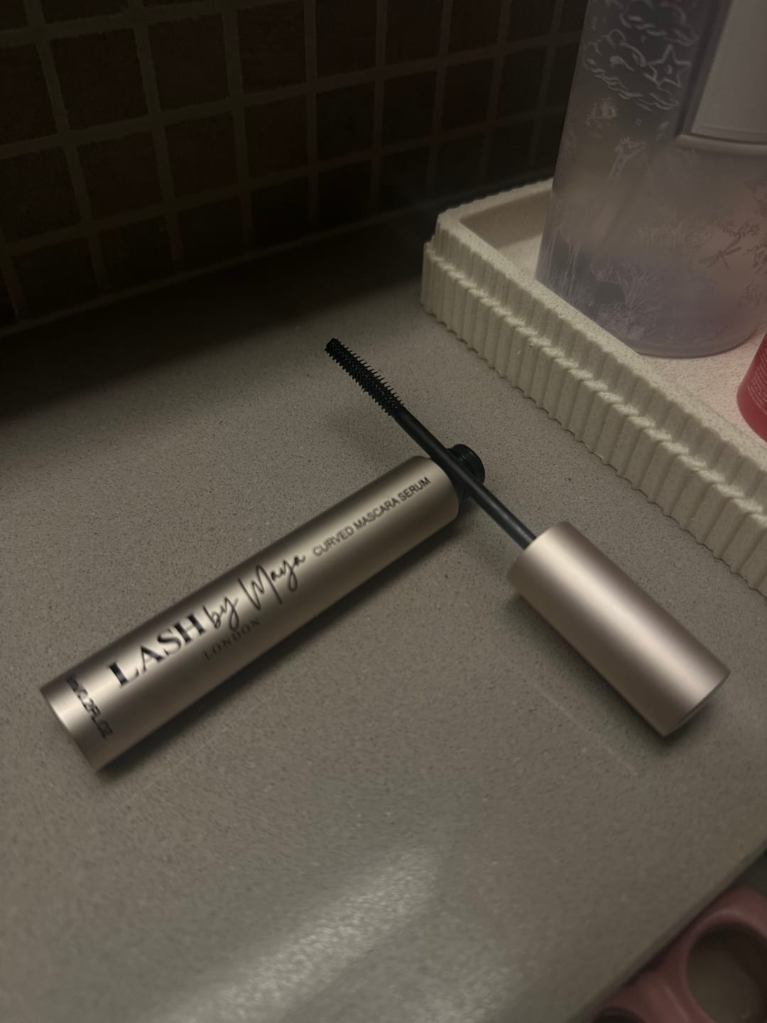Customer photo review of MASCARA INCURVÉ AVEC SÉRUM DE CROISSANCE INFUSÉ