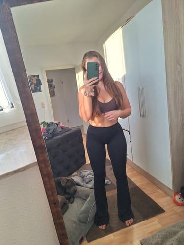Customer photo review of (PRE-ORDER) LUXE Sculpt Flared Leggings - Deep Black
