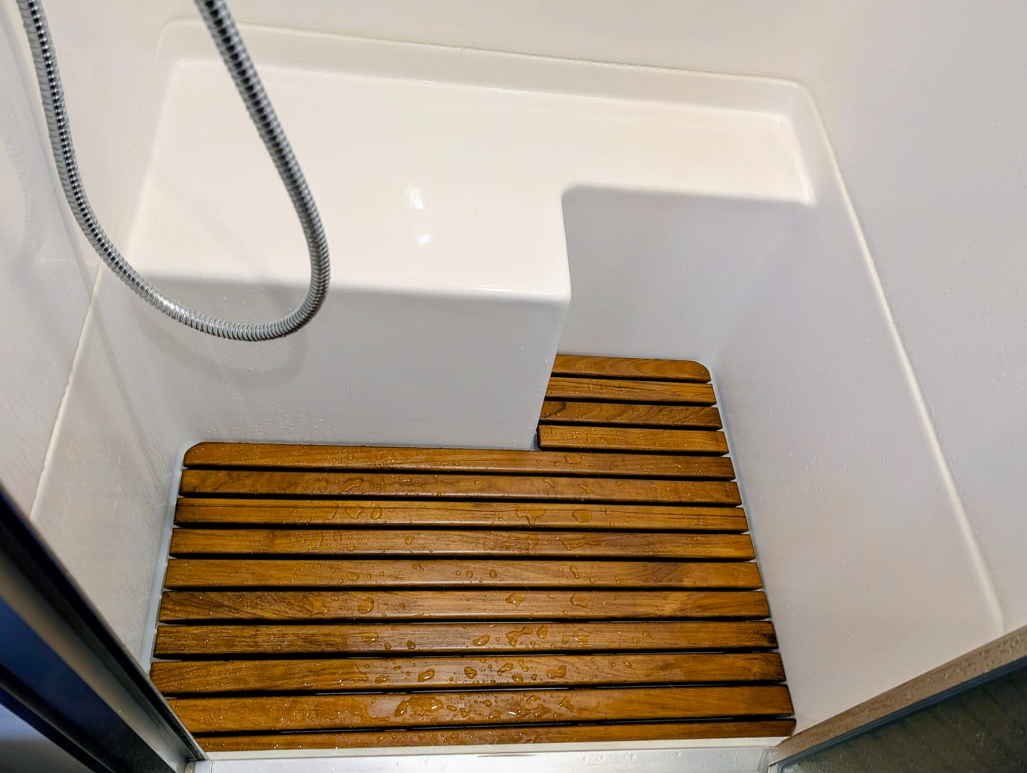 Customer photo review of 25FB / 27FB / 30RB L-shape Airstream Teak Shower Mat