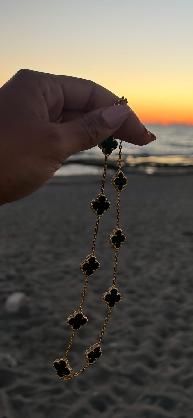 Customer photo review of Four Clover Multi Halsband