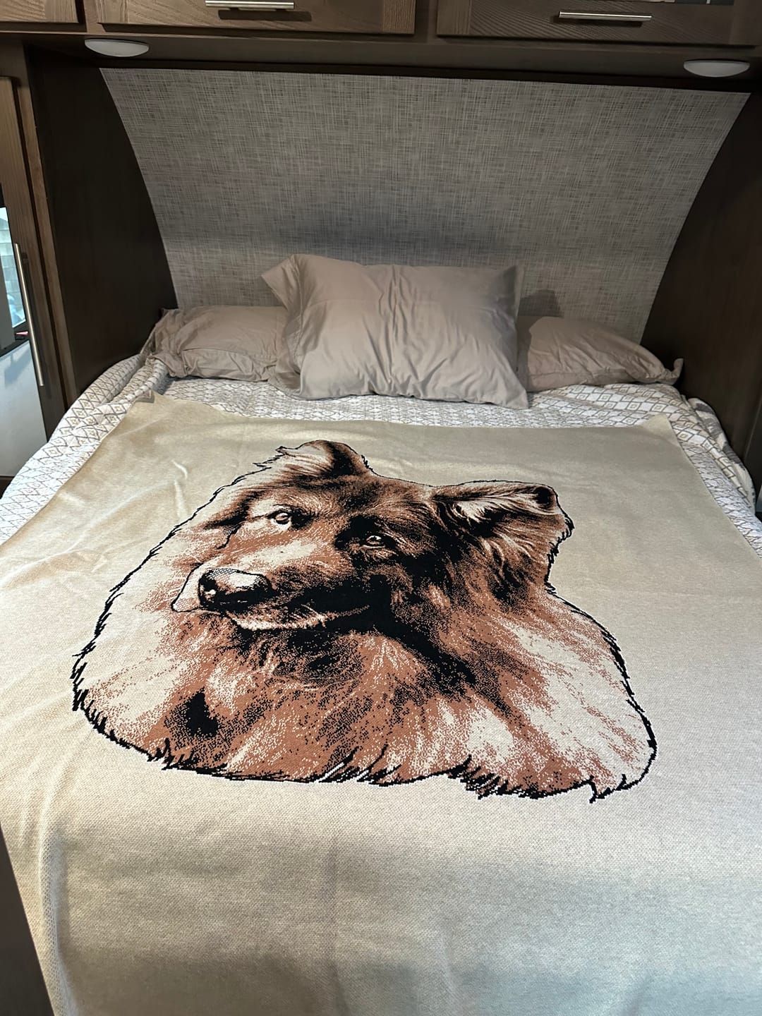 Customer photo review of Plain Dog - Custom Knitted Blanket