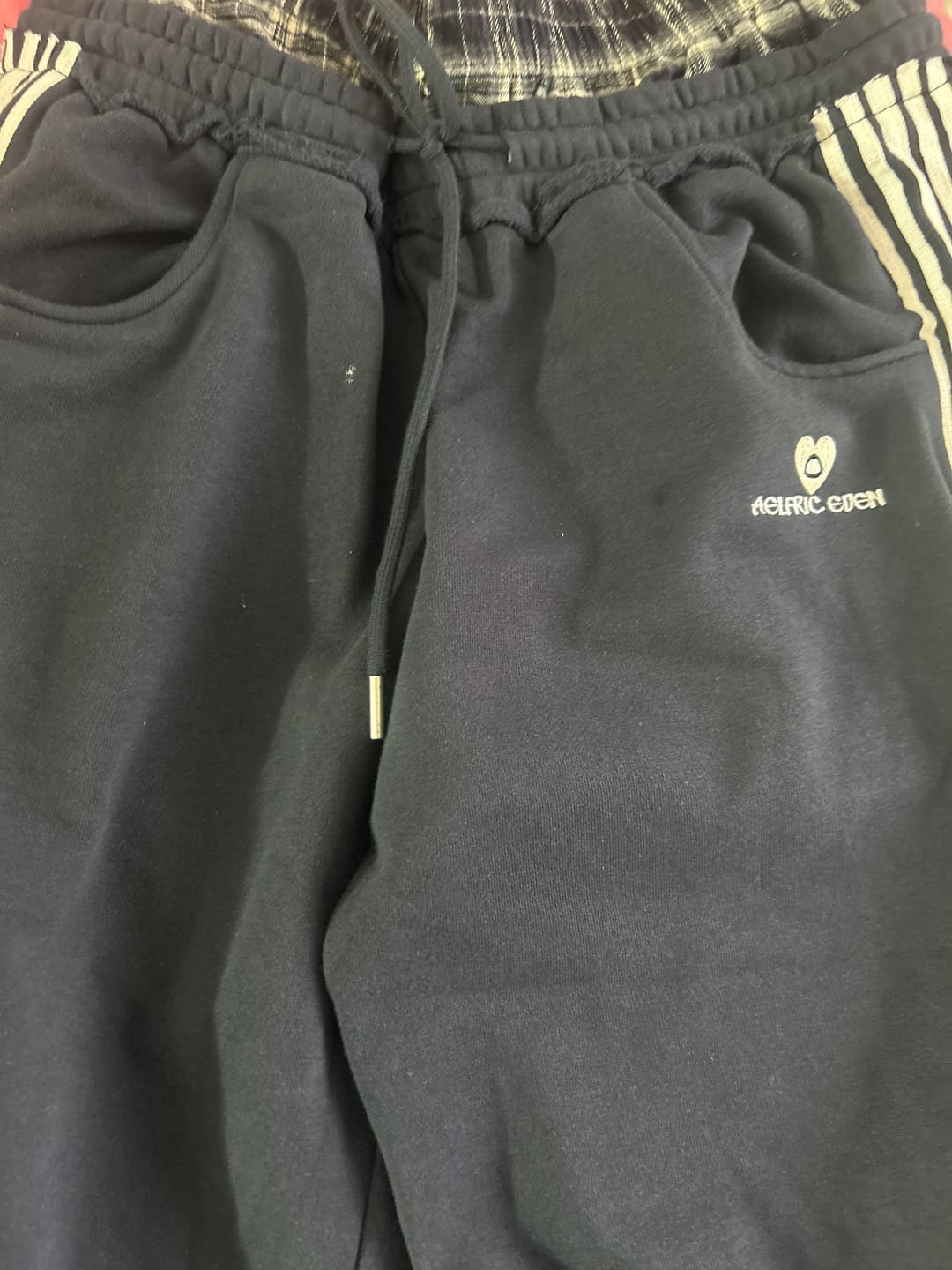 Customer photo review of Aelfric Eden Double Waist Baggy Sweatpants