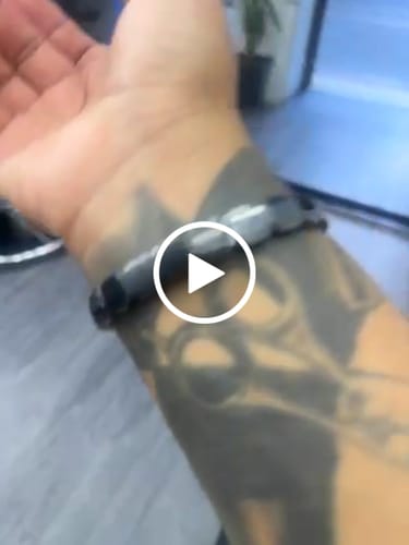 Customer video review of Pulsera Hora Hematita