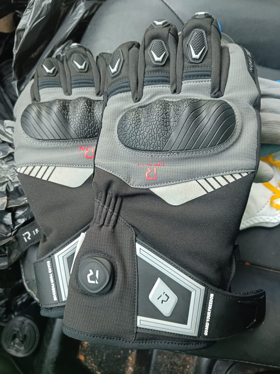Customer photo review of [Pre-Sale] RIDEIRON Winter Waterproof Rechargeable Smart Heated Motorcycle Gloves | MG7501H