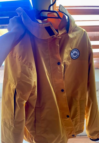 Customer photo review of Chaqueta Impermeable