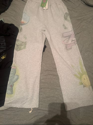Customer photo review of Triple Sevens Vices Sweatpants Grey
