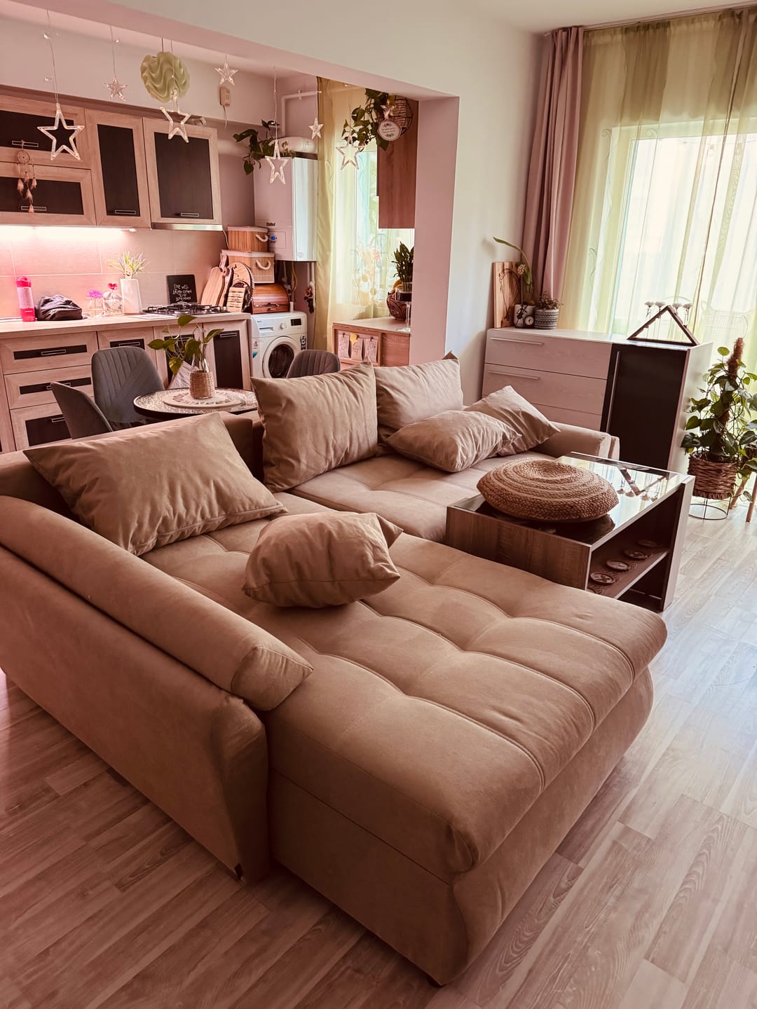 Customer photo review of Colțar extensibil dumonde cu ladă de depozitare si sezut confortabil din spuma HR, Loana Enjoy Camel 270x185 cm