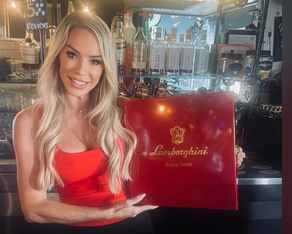 Customer photo review of Lamborghini LUXE Red Collection with Gift Set