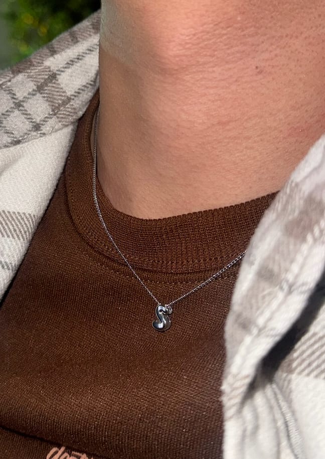 Customer photo review of Personaliza Tu Collar Con Inicial Mini Bubble Plateado