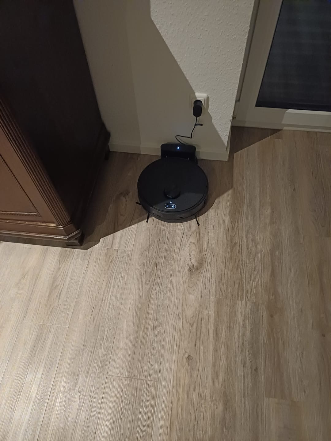 Customer photo review of Saugroboter D60S – Vollautomatische Reinigung mit Wischfunktion, intelligenter Navigation und App-Steuerung für mühelose Sauberkeit