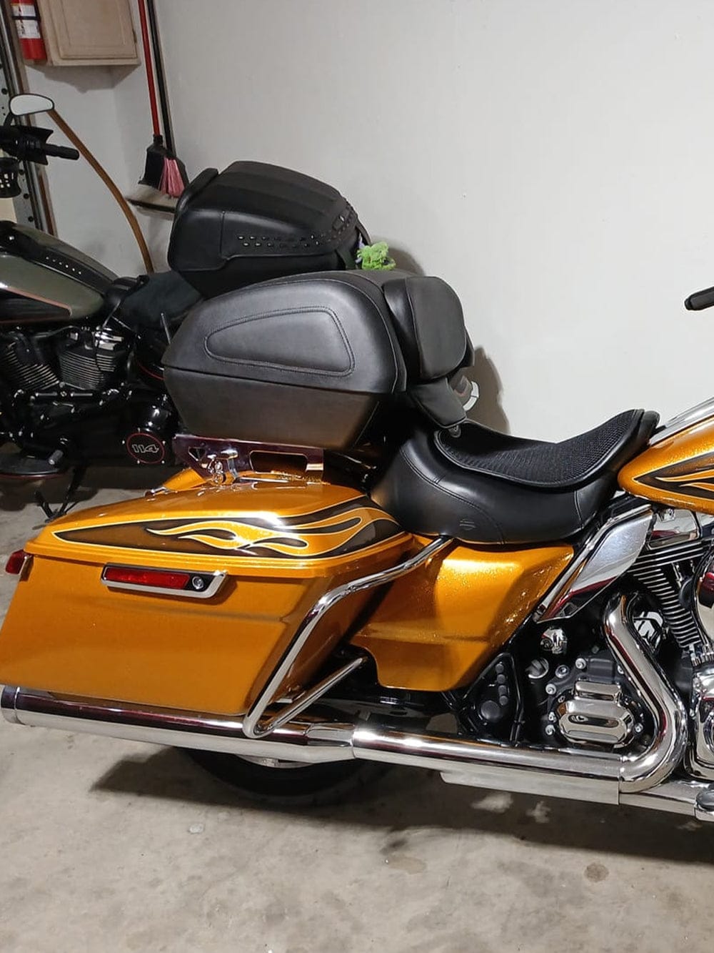 Customer photo review of 42L - Challenger XL Leather Wrapped Hard Motorcycle Trunk