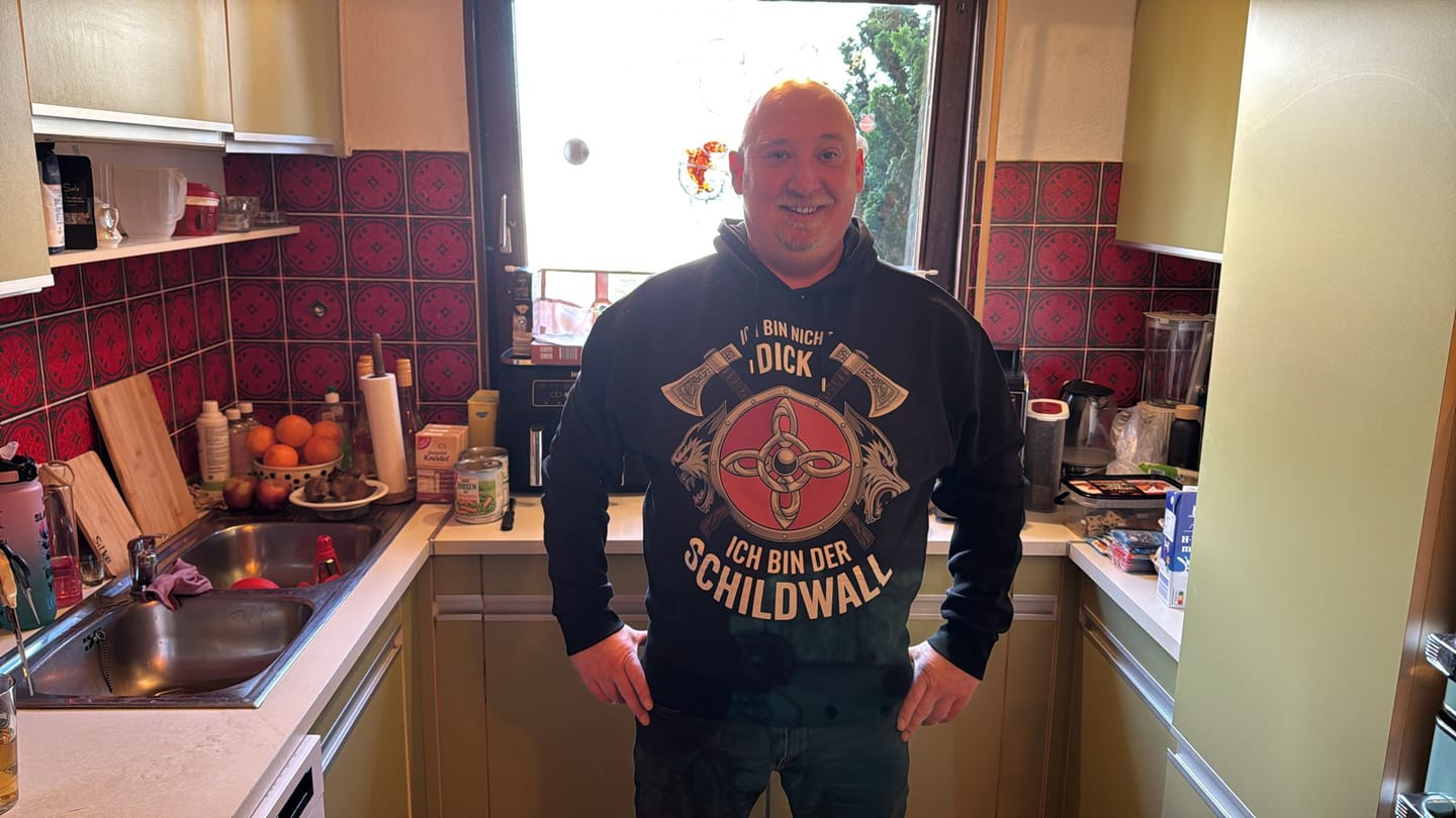 Customer photo review of Schildwall - Hoodie Unisex
