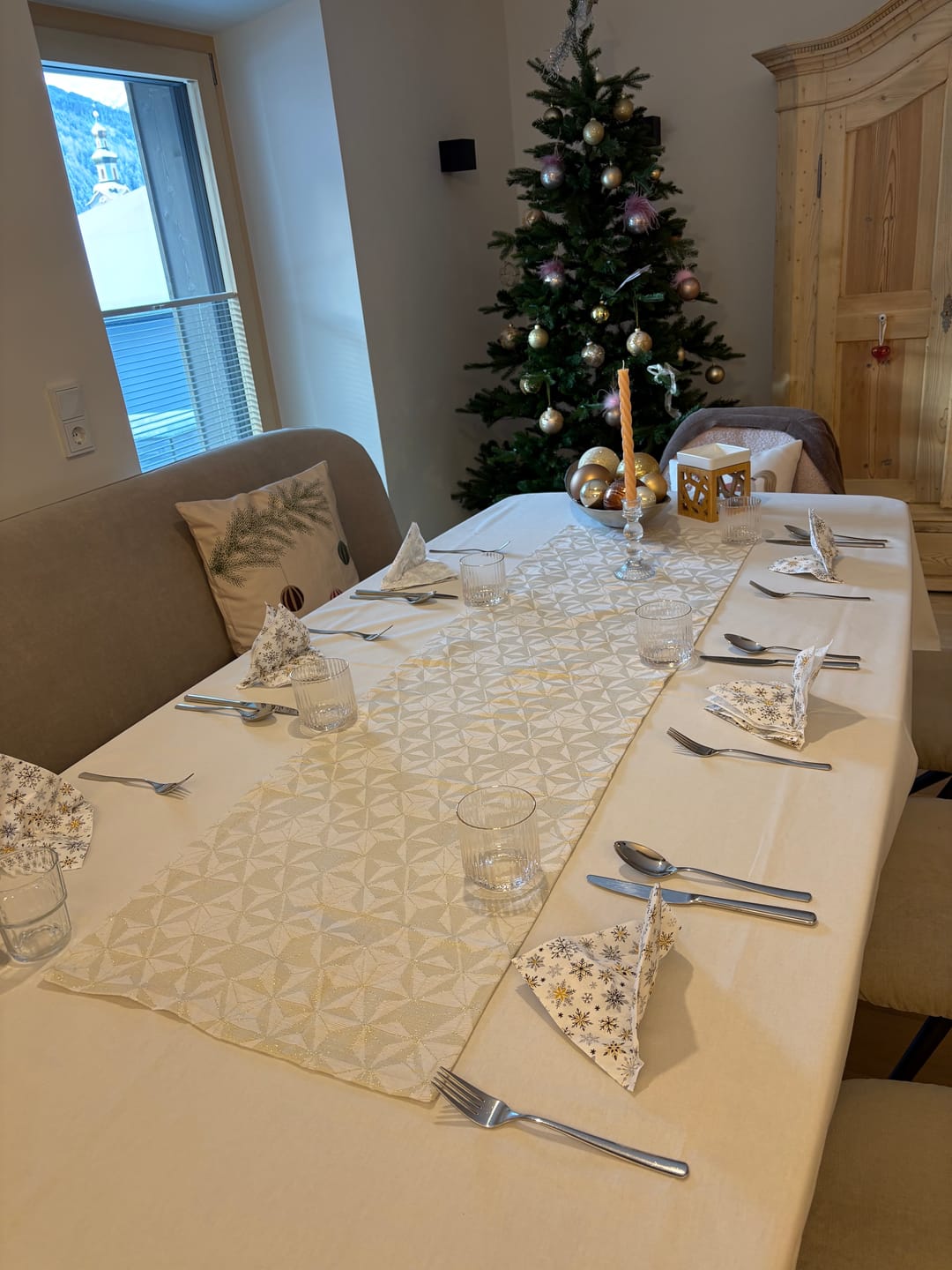 Customer photo review of Leinen Optik Tischdecke eckig beige sand