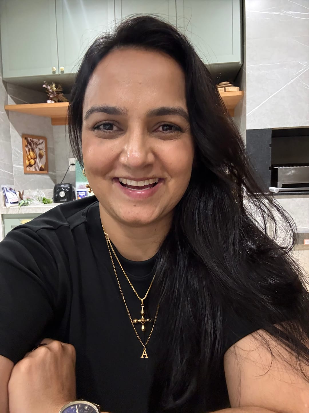 Customer photo review of Colar Letra Inicial Chain Banhado em Ouro 18K