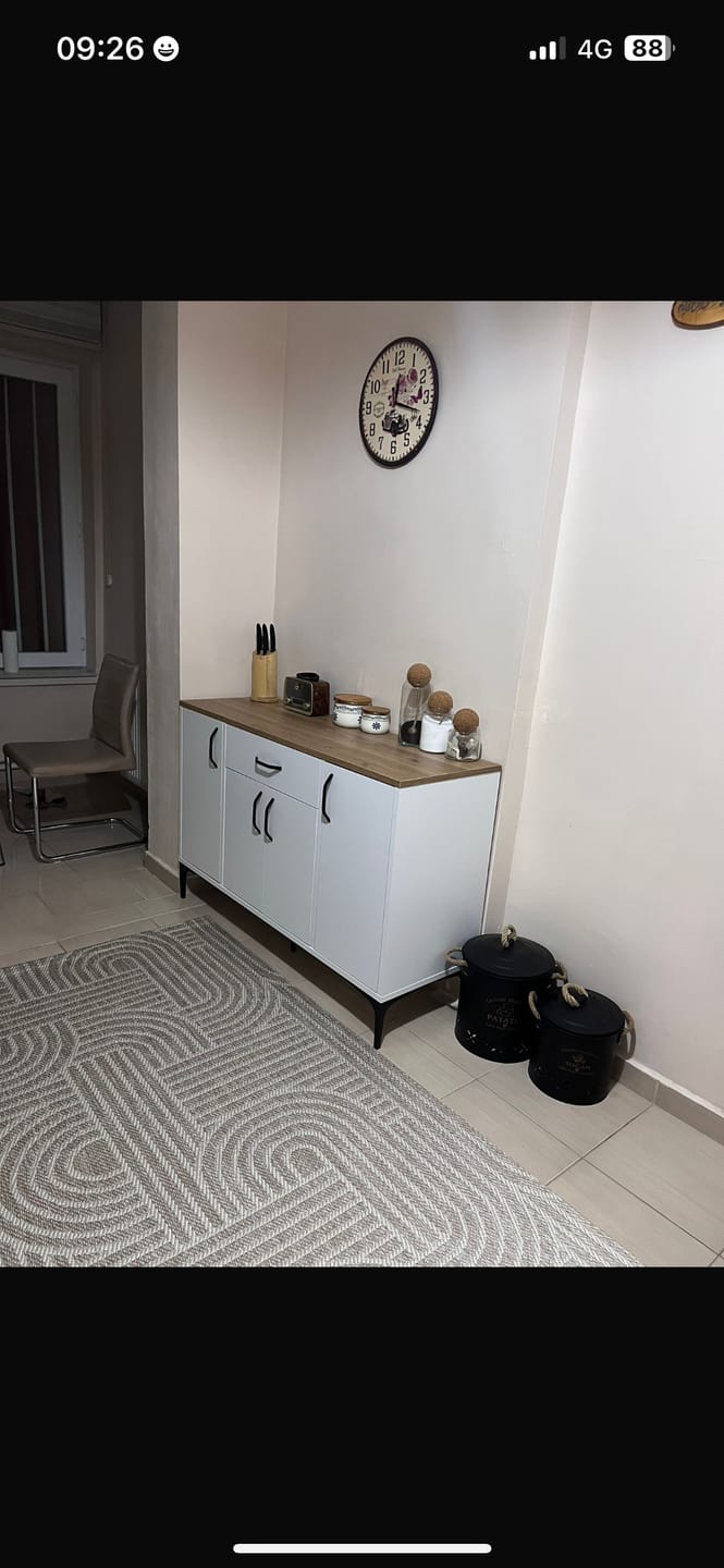 Customer photo review of Rani JE136 Kahve Köşesi Çok Amaçlı Dolap 4 Kapaklı 1 Çekmeceli Kiler Mutfak Dolabı Beyaz - Sepet Ceviz