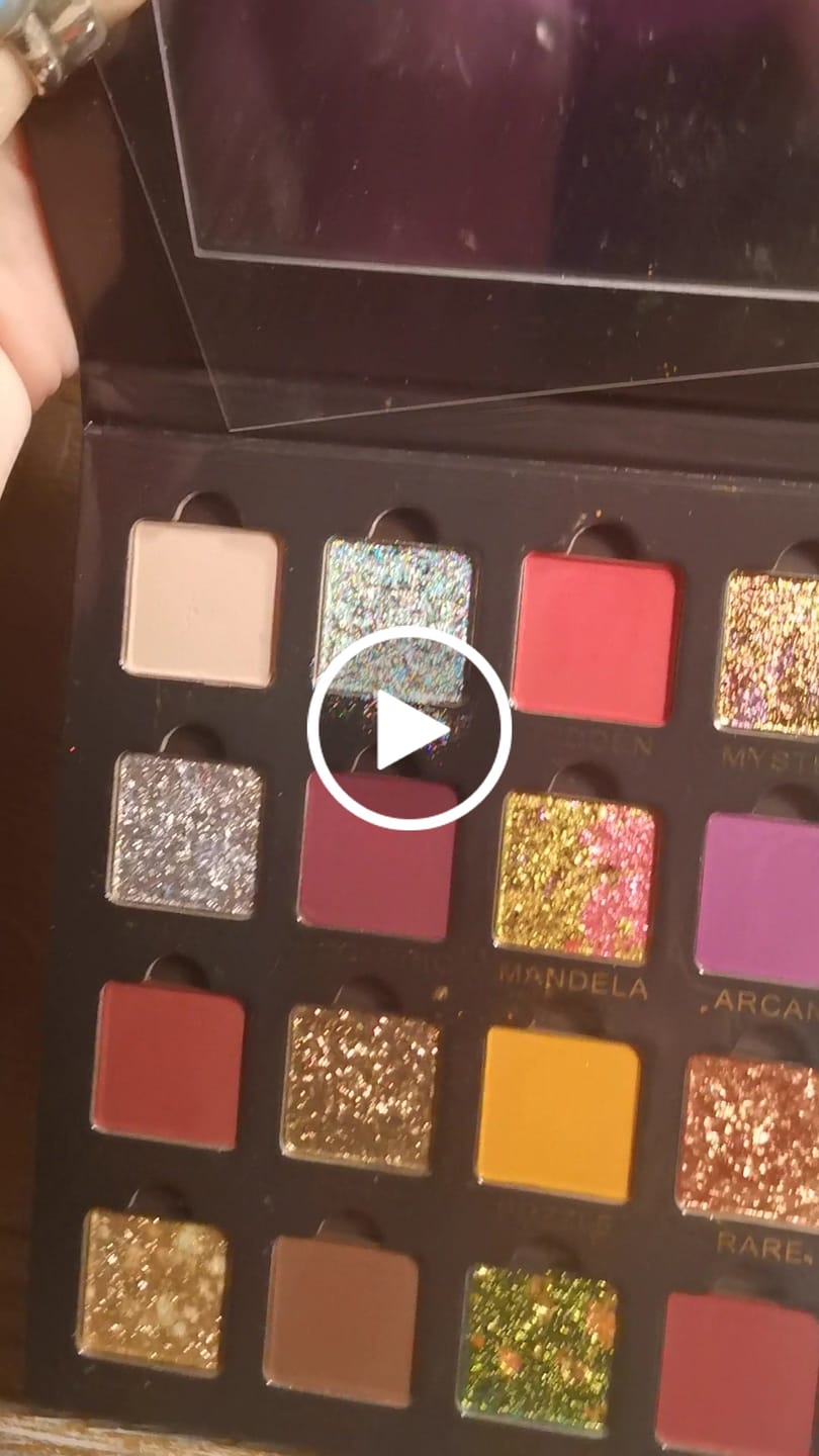 Customer video review of Mandela Marbled Multichrome Magnetic Eyeshadow Palette