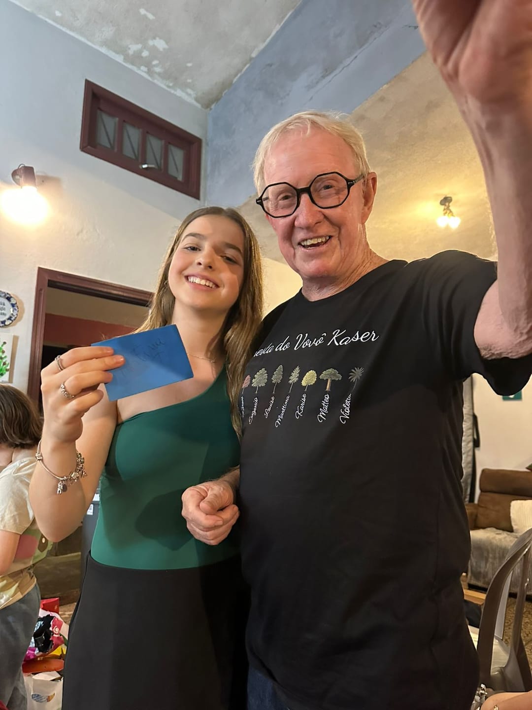 Customer photo review of Camiseta Personalizada FLORESTA DO VOVÔ - ATÉ 13 ÁRVORES - PRETA - Algodão 100%
