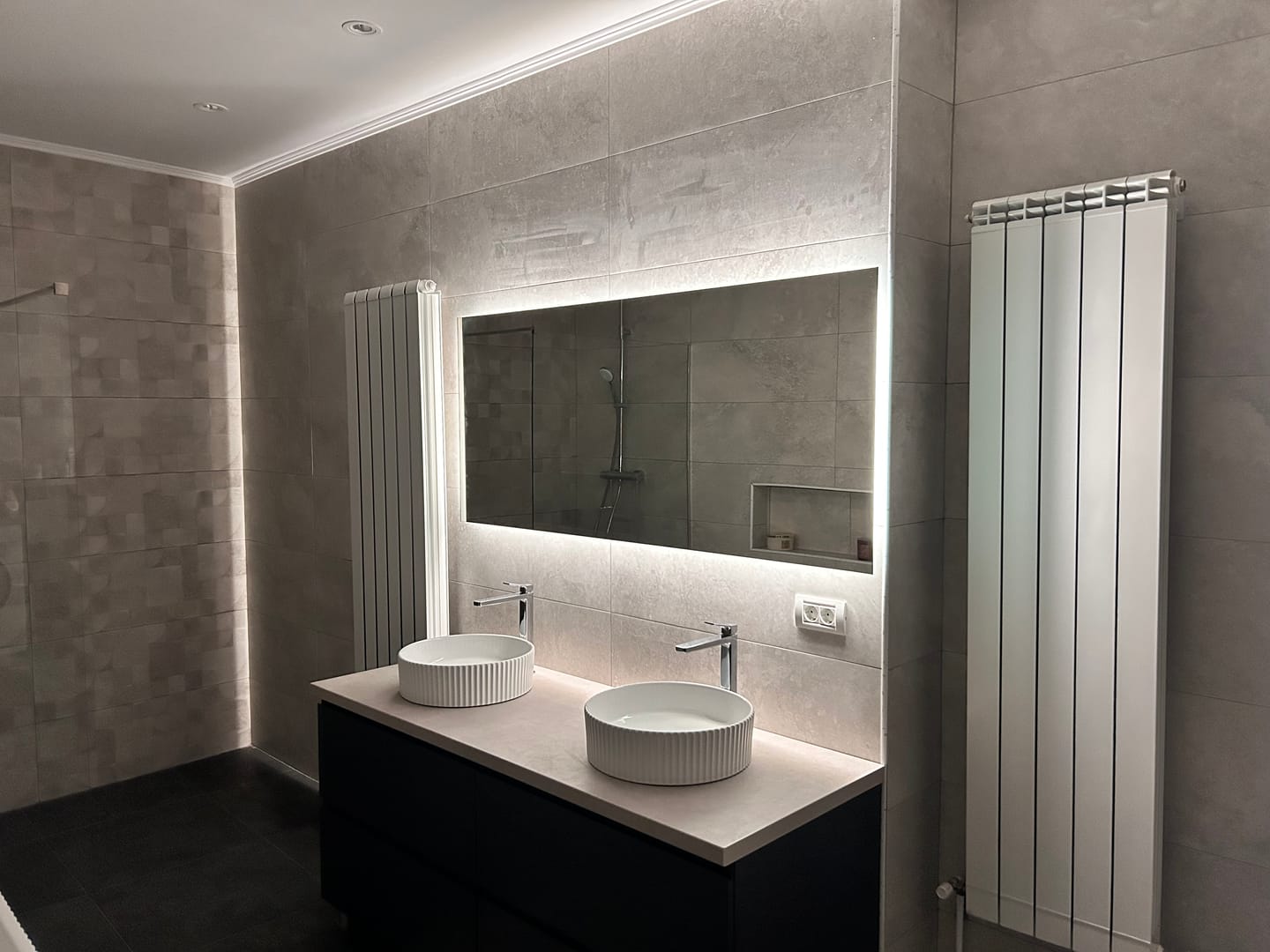 Customer photo review of Oglinda LED Orizontala, Fara functii, LED 4000K Neutru - Gama Ambient Model 1