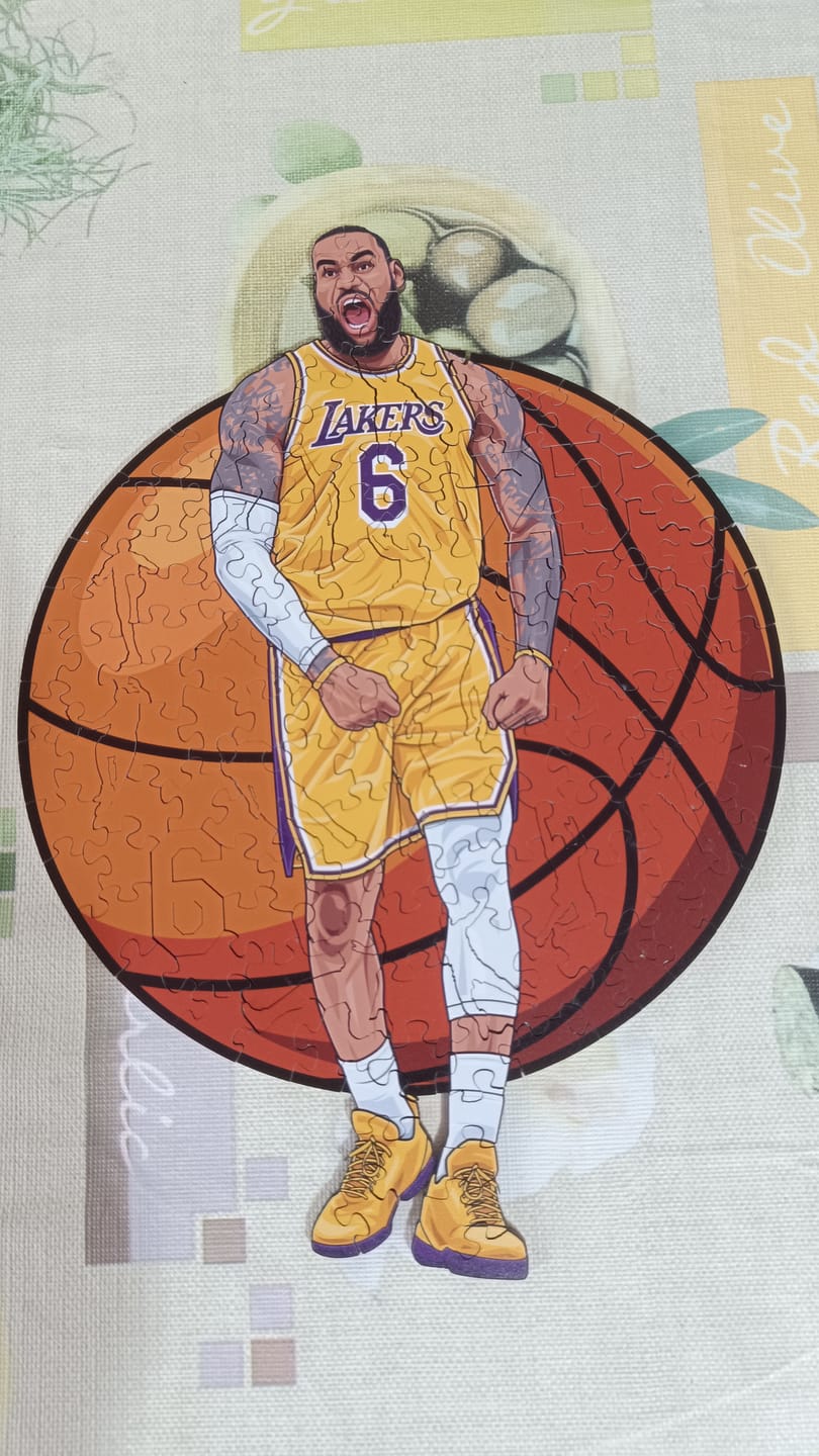 Customer photo review of LeBron James - Puzzle di Legno