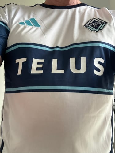 Customer photo review of Thomas Müller Vancouver Whitecaps New Season Home Soccer Kit Jersey Trikot Soccer Shirt
