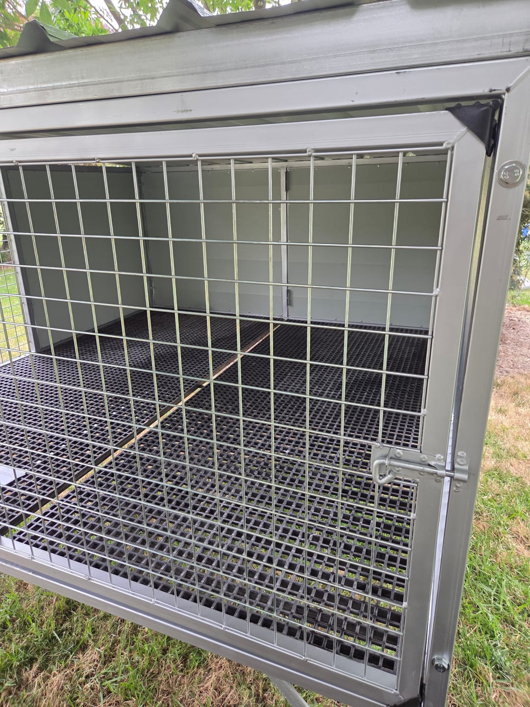 Customer photo review of Raised Safety Kennel