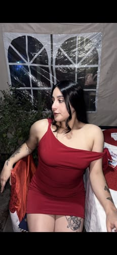 Customer photo review of VESTIDO ISABELLA ROJO