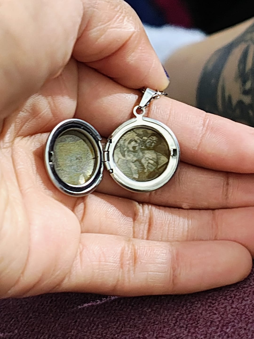 Customer photo review of Relicario Redondo Personalizado