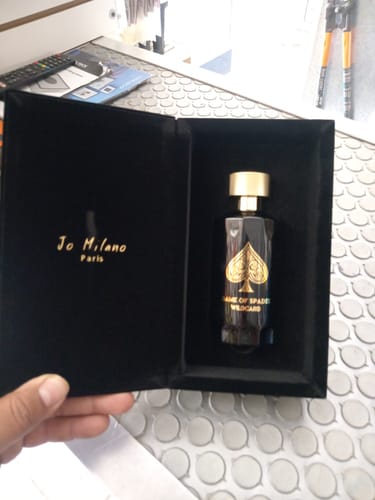 Reseña con foto de un cliente sobre Perfume Unisex GAME OF SPADES WILDCARD PARFUM
