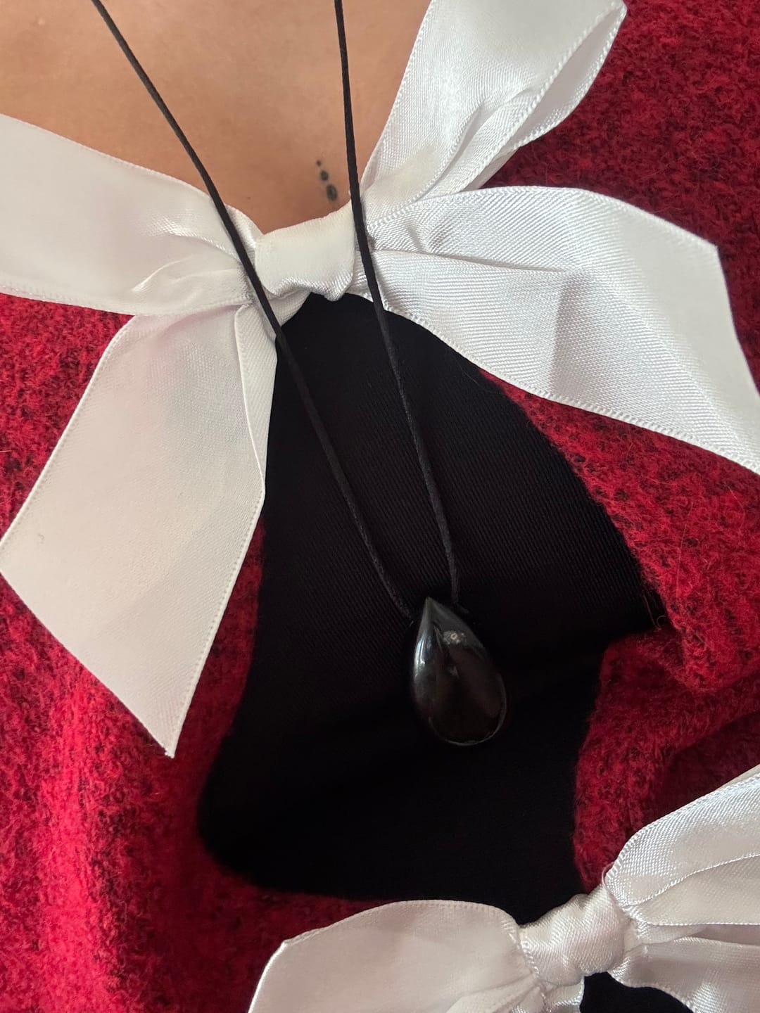 Customer photo review of Obsidian Halskette - Naturkette Tropfenform