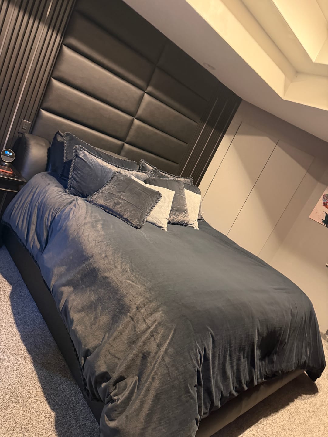 Customer photo review of Amorgos Fine Velvet Bedding Set