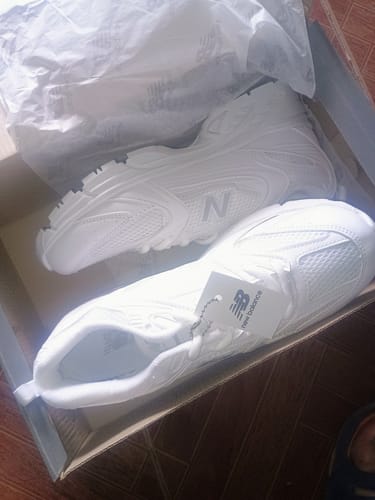 Customer photo review of Tenis New Balance 530 Blanco Total 1.1 Premium