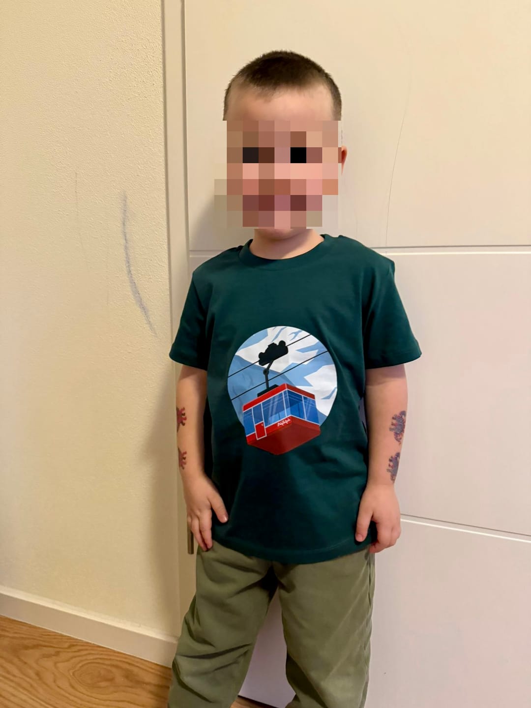 Customer photo review of Gondelbahn – Kinder Premium Organic T-Shirt