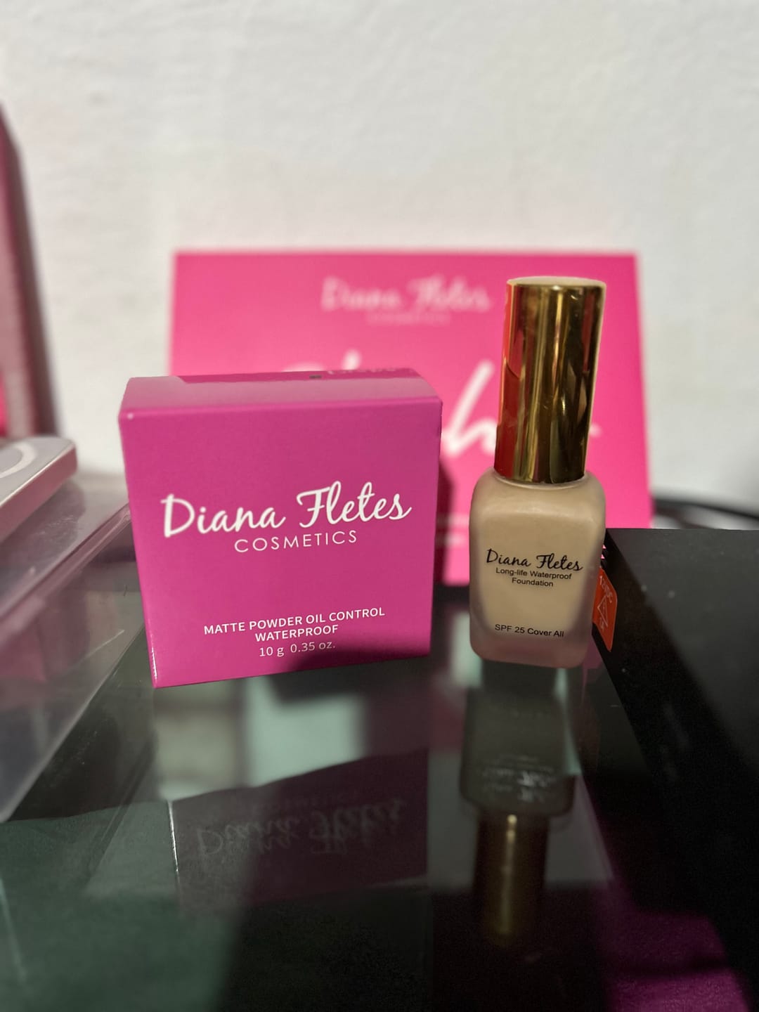 Customer photo review of Maquillaje Diana Fletes MATTE A Prueba De Agua