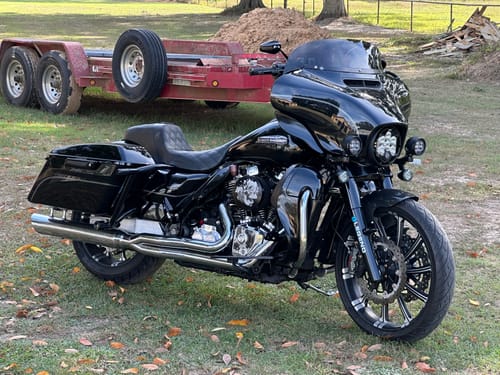 Customer photo review of HR3 Vivid Black 2015S Outer Batwing Fairing Cowl Upper STREET GLIDE SPECIAL (FLHXS) 2015-2016