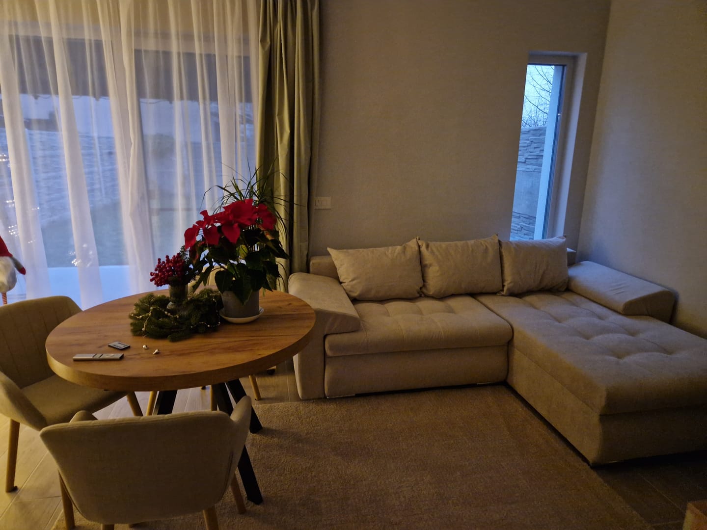 Customer photo review of Colțar extensibil dumonde cu ladă de depozitare si sezut confortabil din spuma HR, Leonardo Enjoy Bej 260x185 cm II